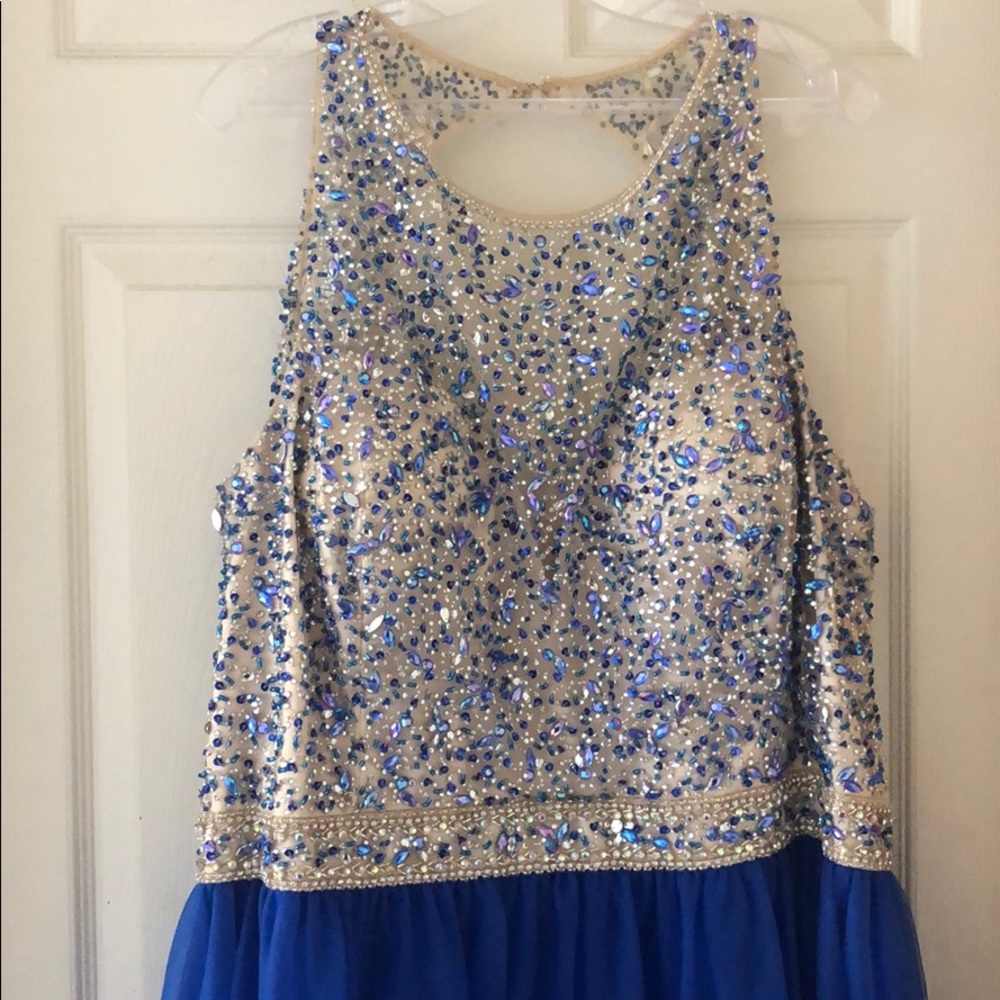 PROM DRESS - Picture 2 of 3